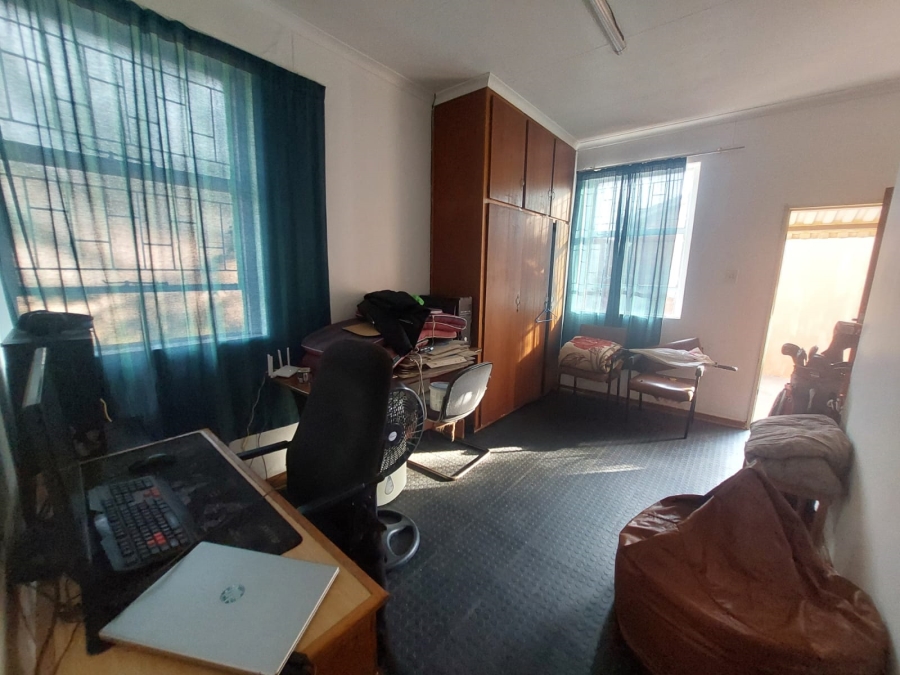 To Let 3 Bedroom Property for Rent in Kannoniers Park North West